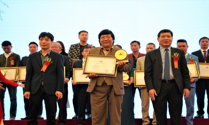 Nghệ nhân ưu tú Phạm Hồng Vinh, chủ thương hiệu Vinh COBA được Vinh danh là Nghệ nhân, Doanh nhân tiểu biểu năm 2020